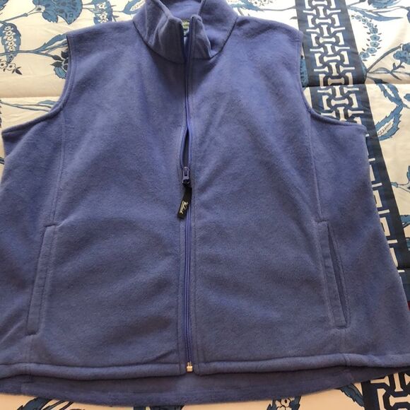 Woman’s XL Woolrich Purple Zip Vest - Picture 1 of 3